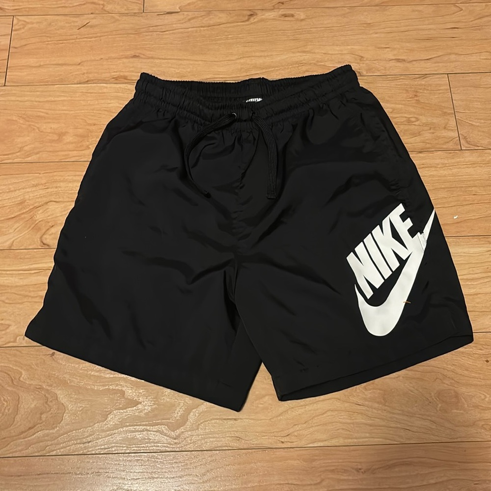 back nike shorts size small